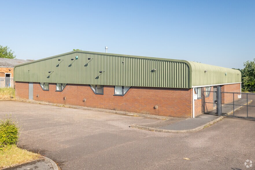 22 Somers Rd, Rugby to rent - Primary Photo - Image 1 of 3