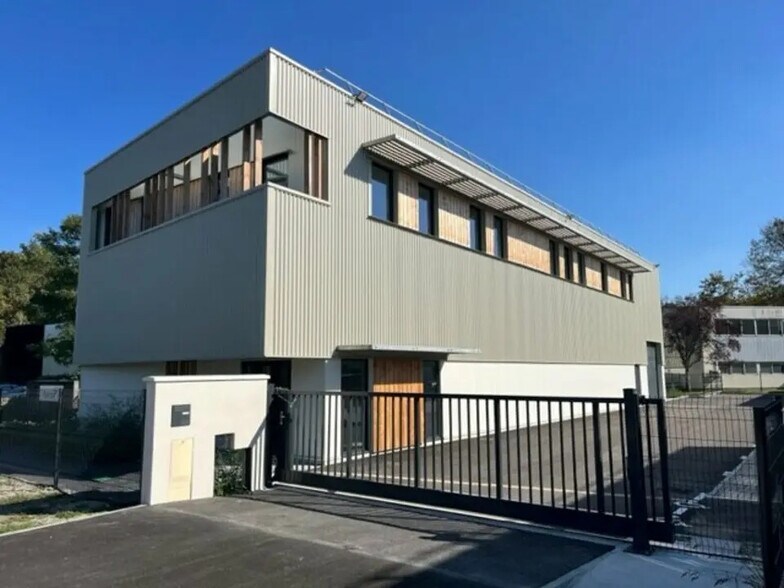 Light Industrial in Gradignan to rent - Building Photo - Image 2 of 4