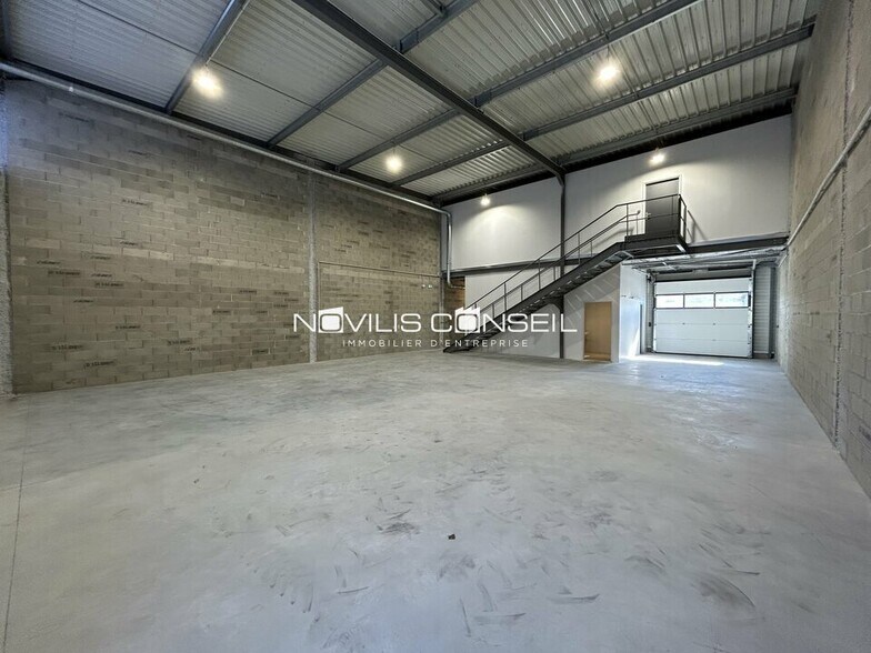 Light Industrial in Launaguet to rent - Building Photo - Image 1 of 13