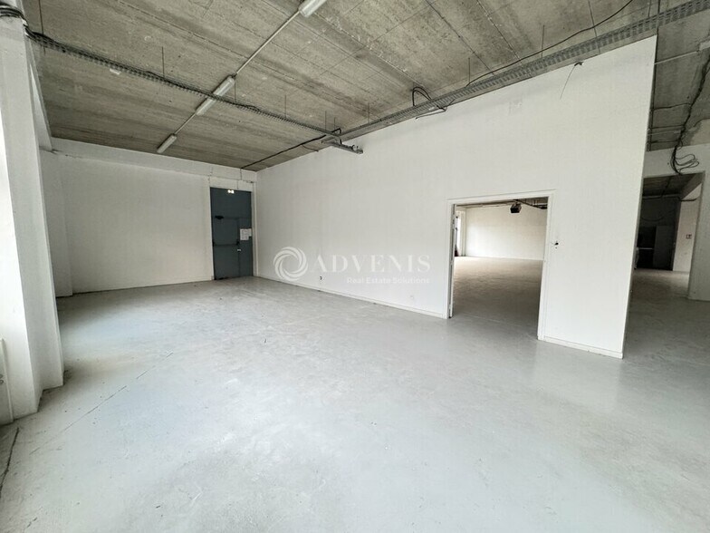 Light Industrial in Roissy-en-France to rent - Interior Photo - Image 3 of 8
