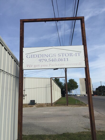 1491 N Main St, Giddings, TX for sale - Primary Photo - Image 1 of 1