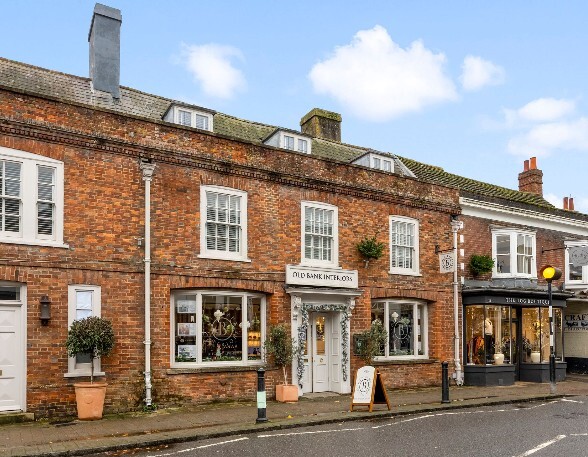 37 High St, Steyning for sale - Primary Photo - Image 1 of 9