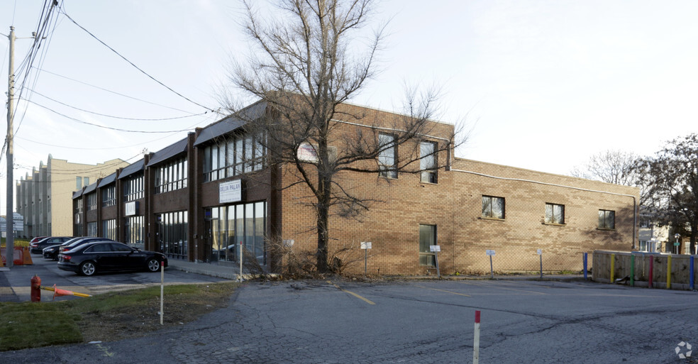 8070-8120 Boul Métropolitain E, Montréal, QC for sale - Primary Photo - Image 1 of 12