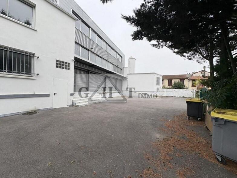 Industrial in Nanterre to rent - Building Photo - Image 3 of 12