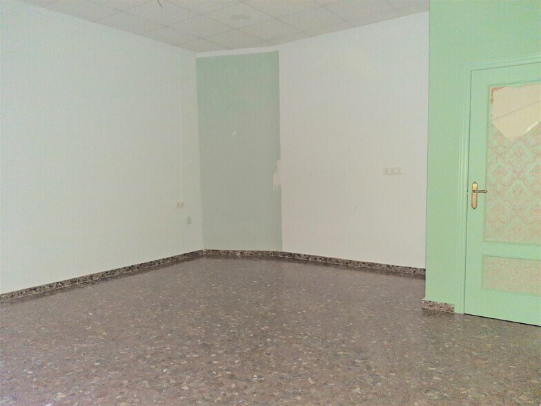 Prior, 5, Alzira, Valencia to rent - Interior Photo - Image 2 of 10