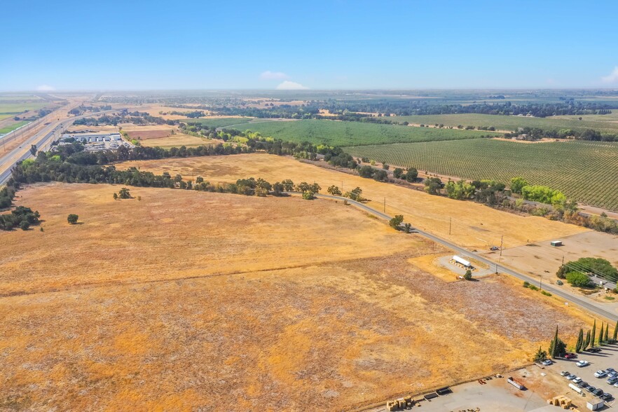 Plumas Arboga Road, Olivehurst, CA for sale - Primary Photo - Image 1 of 17