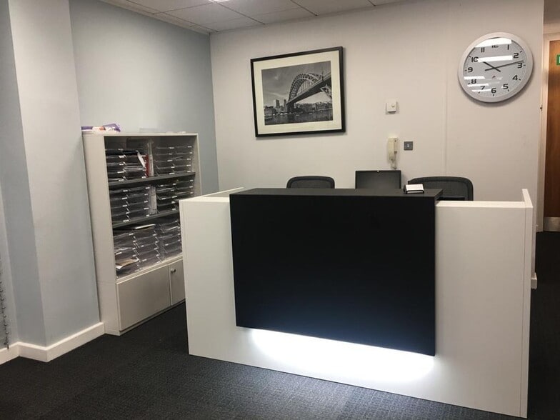 116 Quayside, Newcastle Upon Tyne to rent - Building Photo - Image 3 of 8