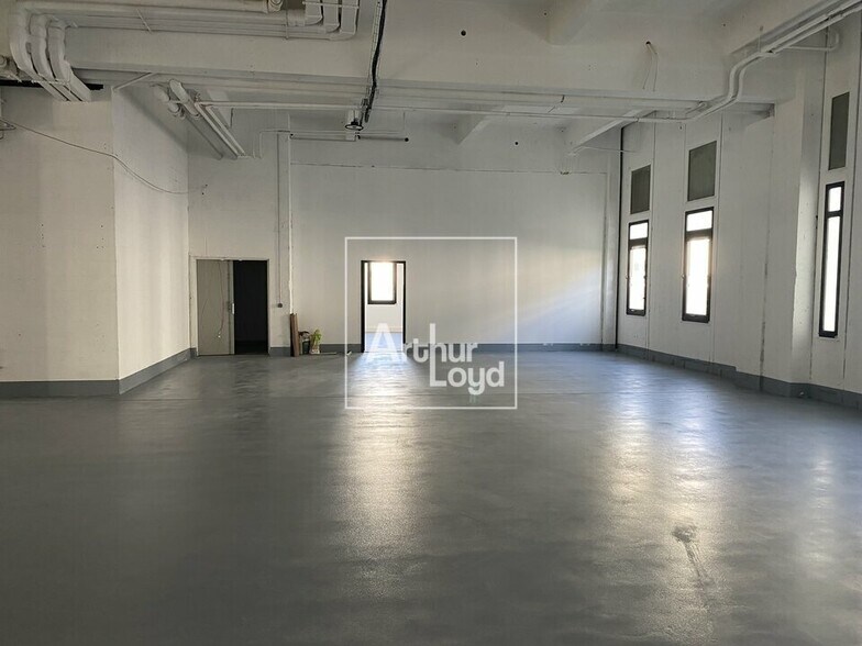 Light Industrial in COURCOURONNES to rent - Interior Photo - Image 3 of 7