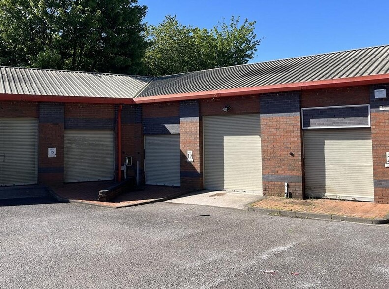Station St, Leek to rent - Building Photo - Image 3 of 53