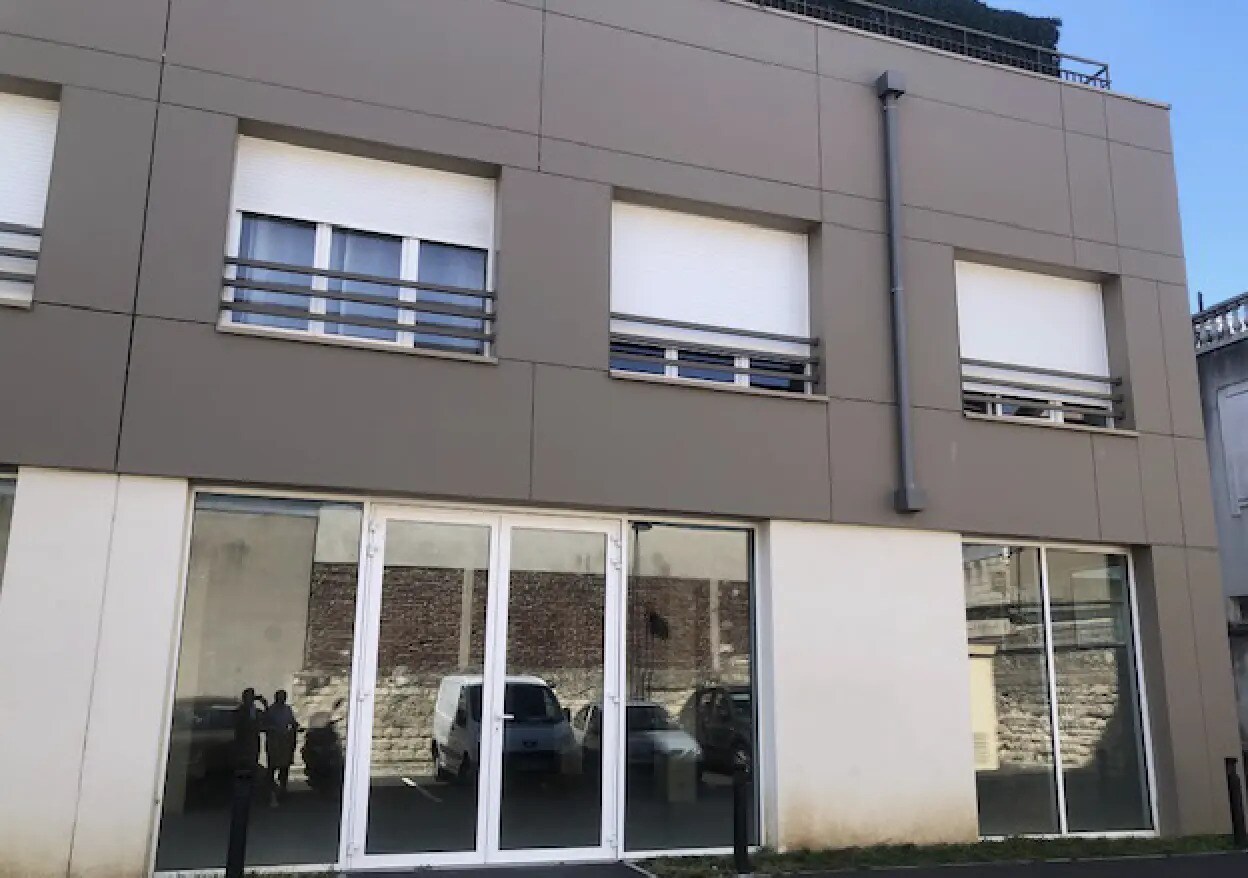 Office in Ivry-sur-Seine for sale Building Photo- Image 1 of 4