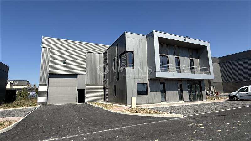Light Industrial in Courtry to rent - Building Photo - Image 1 of 9