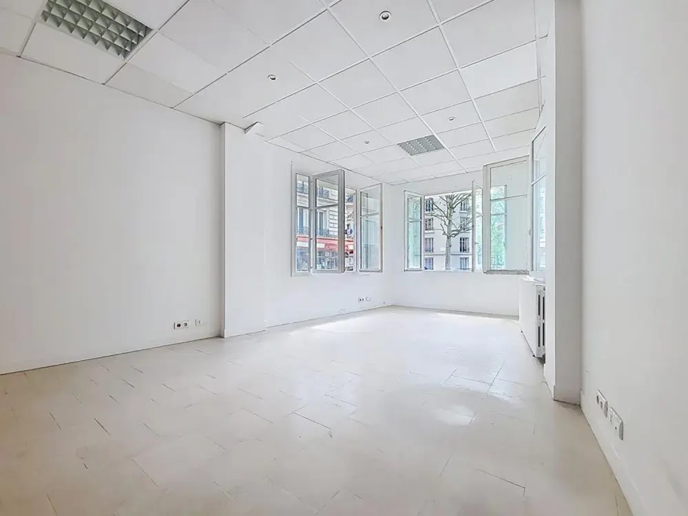 Paris, PAR 75016 - - - Interior Photo - Image 1 of 2