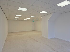 3-3A Marian Sq, Bootle to rent Building Photo- Image 2 of 4