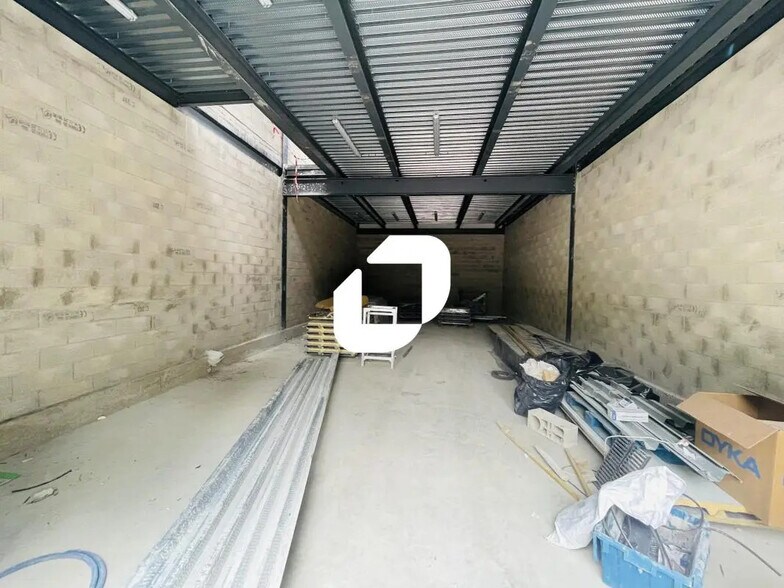 Light Industrial in Noisy-le-Grand to rent - Interior Photo - Image 2 of 5