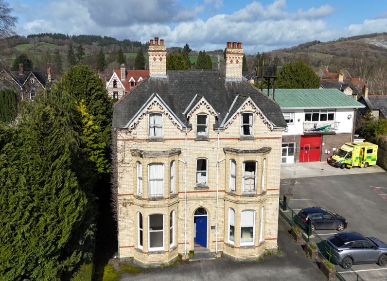 35 Garth Rd, Builth Wells for sale - Building Photo - Image 1 of 12