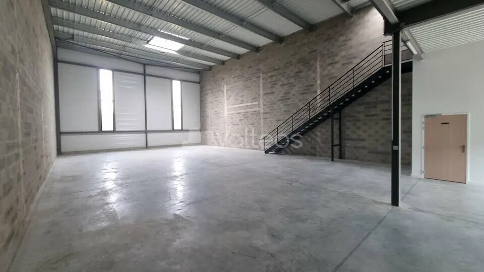 25 Rue Des Usines, Fenouillet to rent - Interior Photo - Image 3 of 10