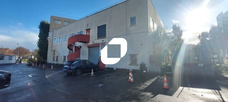 Light Industrial in Saint-Denis to rent - Building Photo - Image 2 of 7
