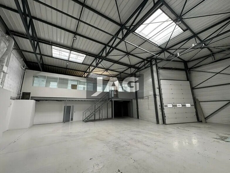 Light Industrial in Saint-Priest for sale - Building Photo - Image 3 of 10