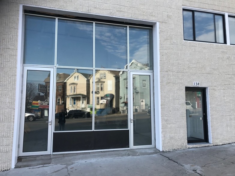 136-138 Bloomfield Ave, Newark, NJ for sale - Building Photo - Image 1 of 1