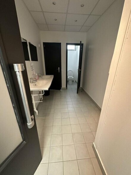 606 Rue Fourny, Buc to rent - Interior Photo - Image 3 of 20