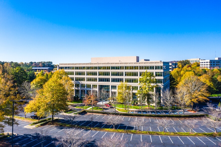 2550 Northwinds Pkwy, Alpharetta, GA for rent - Building Photo - Image 3 of 7