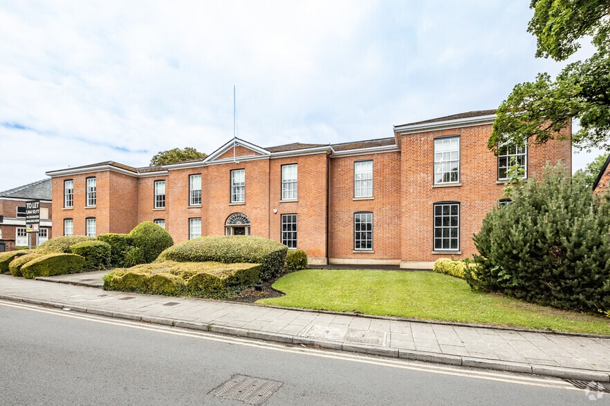 High St, Cheadle to rent - Building Photo - Image 2 of 2