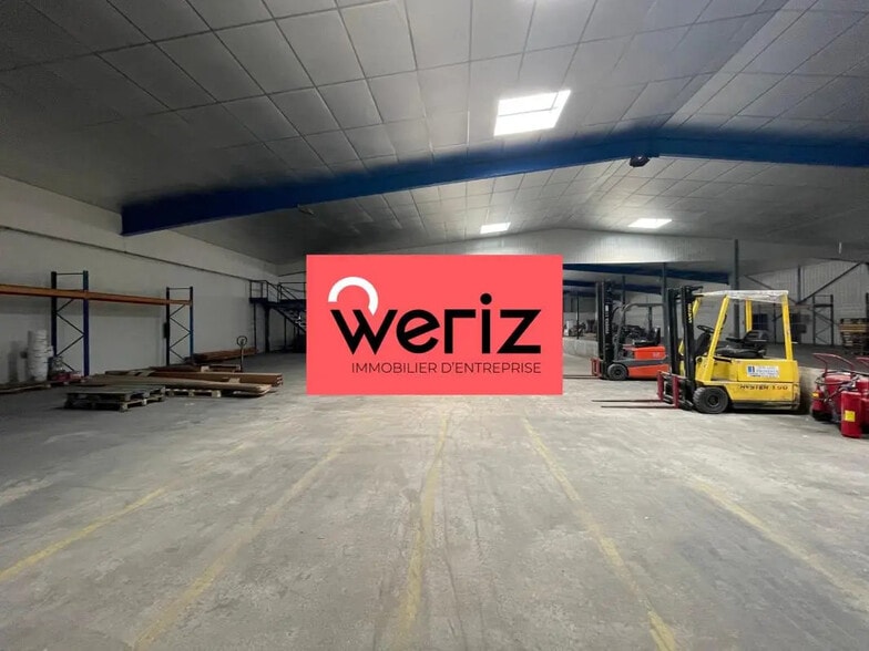 Industrial in Marseille to rent - Building Photo - Image 2 of 10