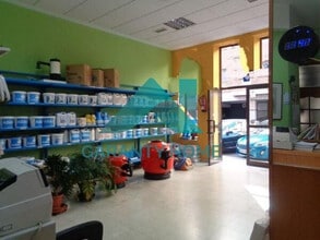 Retail in Cáceres, Cáceres to rent Interior Photo- Image 1 of 3