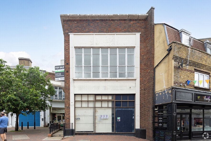 4-6 Market Sq, Waltham Abbey for sale - Building Photo - Image 2 of 2