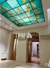 Office / Retail in Marseille to rent Interior Photo- Image 1 of 5