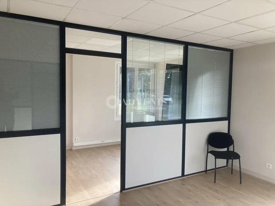 Location Entrepôt 163 m² - Photo 1
