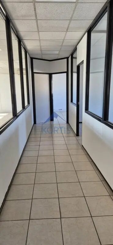 Office in Bron to rent Interior Photo- Image 1 of 7