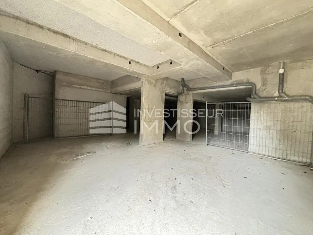 Retail in Saintry-sur-Seine to rent Interior Photo- Image 1 of 5
