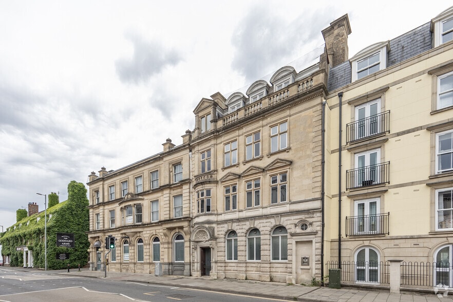 3-7 High St, Swindon to rent - Building Photo - Image 2 of 2