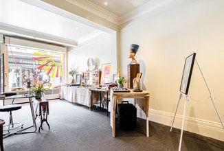 19 Camden Passage, London to rent Interior Photo- Image 2 of 4