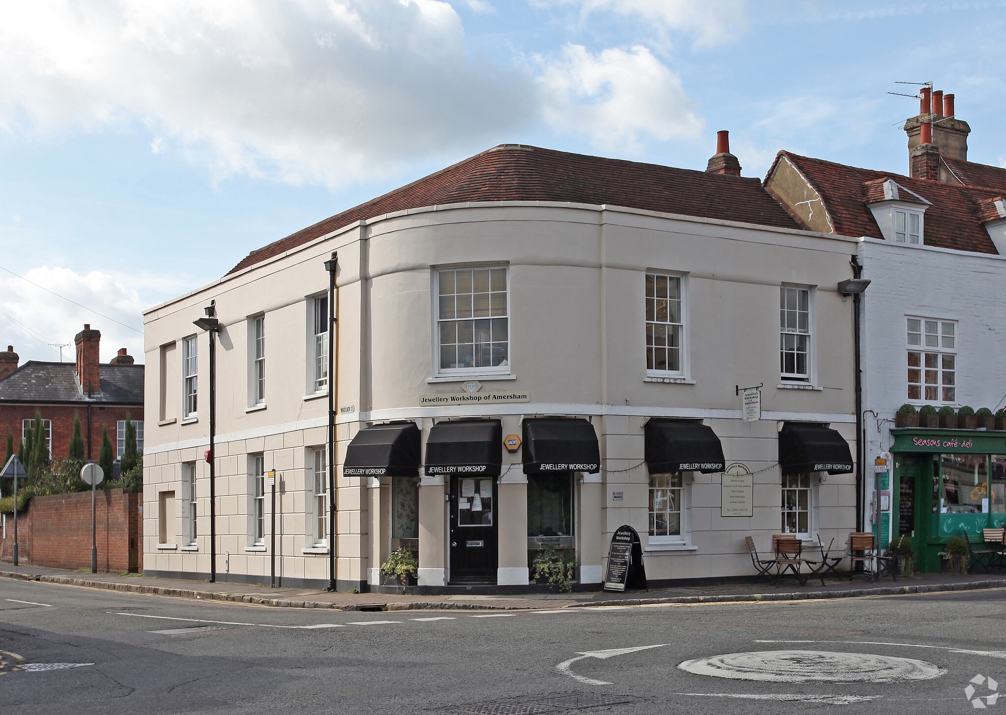 2-4 Market Sq, Amersham for sale Primary Photo- Image 1 of 1