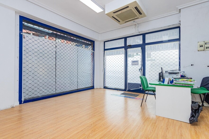 Retail in Fuenlabrada, Madrid to rent - Interior Photo - Image 1 of 15