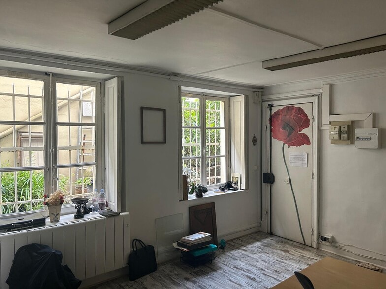 Build-to-Rent in Paris for sale - Building Photo - Image 3 of 10