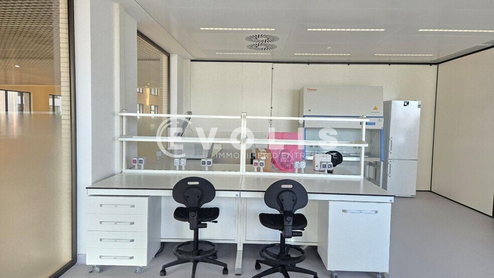 Office in Villejuif to rent - Interior Photo - Image 3 of 13