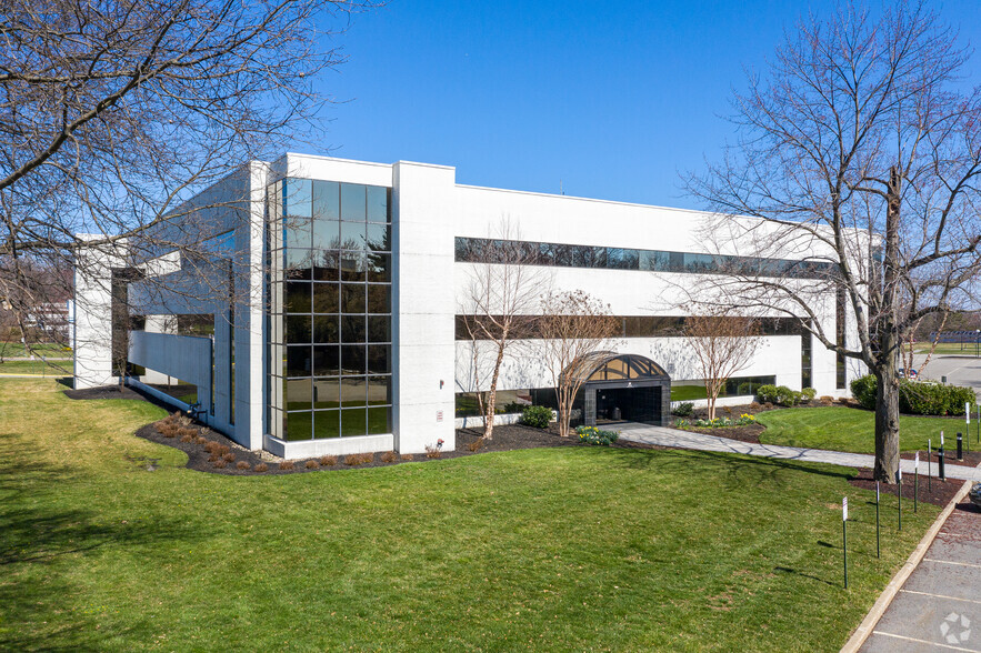 3 Century Dr, Parsippany, NJ for rent - Building Photo - Image 1 of 3