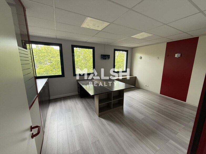 Office in Saint-Genis-Laval for sale - Interior Photo - Image 3 of 13