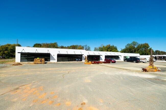 More details for 711-719 N Madison Blvd, Roxboro, NC - Retail to Rent
