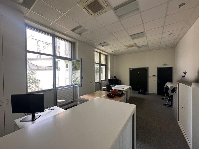 17 Rue Louis Rouquier, Levallois-Perret to rent - Interior Photo - Image 2 of 2