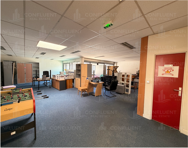 Industrial in Buc for sale - Building Photo - Image 3 of 6