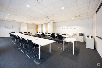 2 Arlington Sq, Bracknell to rent Interior Photo- Image 2 of 6