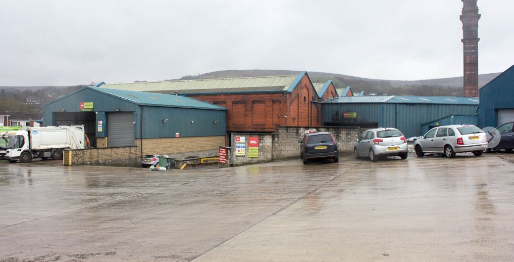 Redearth Rd, Darwen to rent Primary Photo- Image 1 of 8