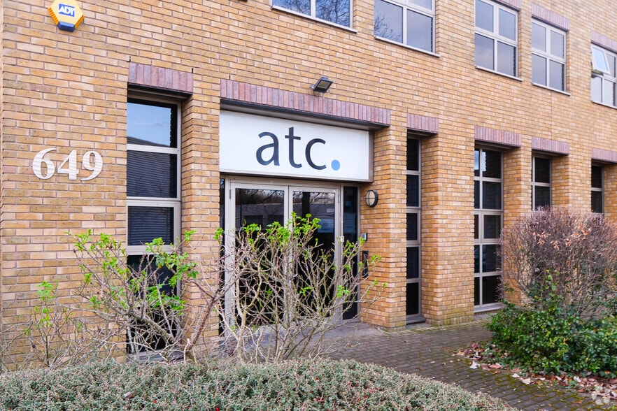 649 River Gdns, Feltham to rent - Building Photo - Image 3 of 5