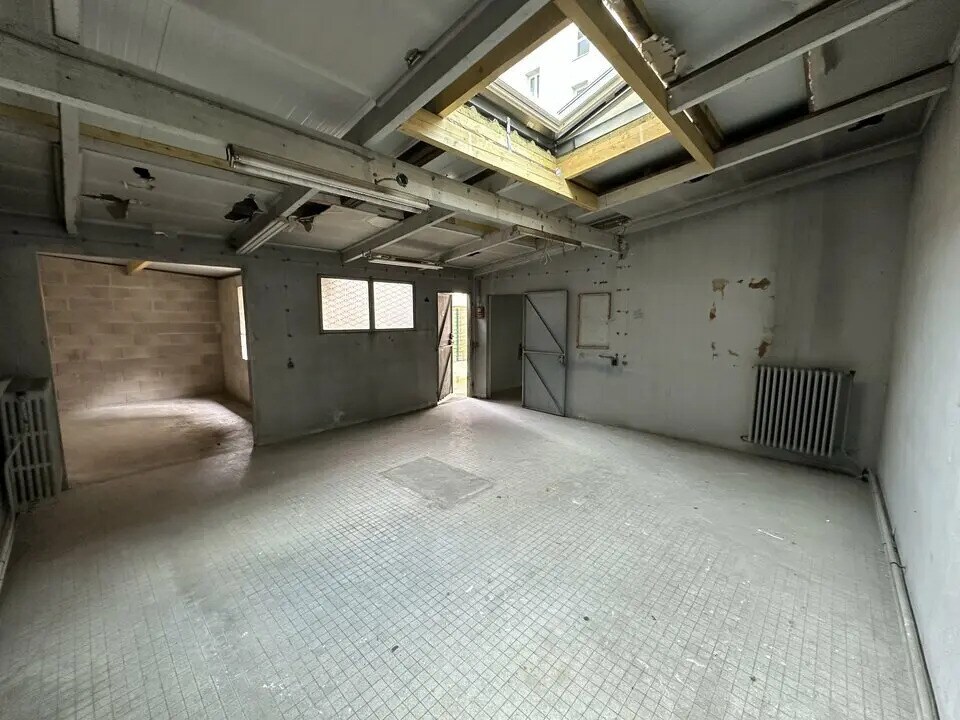 Office in Ivry-sur-Seine for sale Building Photo- Image 1 of 6