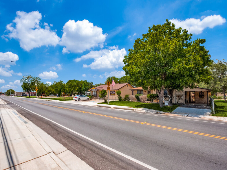 313 E Aviation Blvd, Universal City, TX for sale - Building Photo - Image 1 of 1