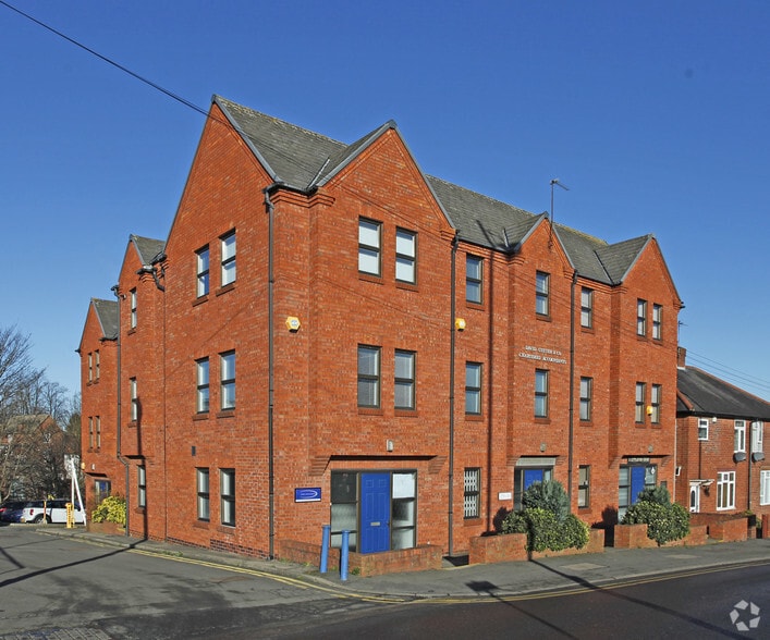 Birmingham St, Halesowen to rent - Primary Photo - Image 1 of 3